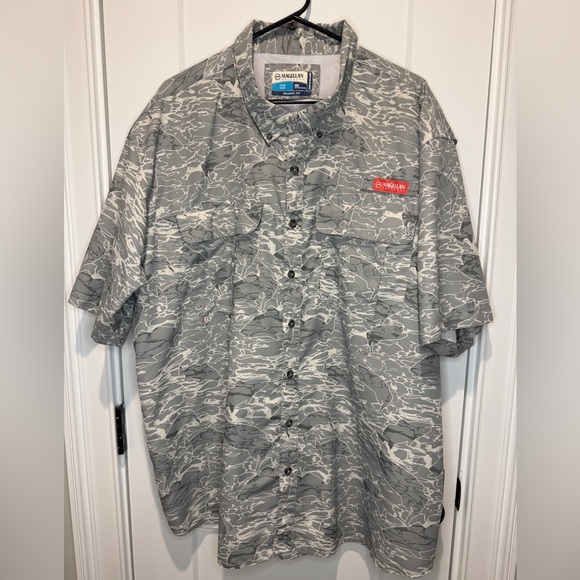 Magellan Outdoors Other - Magellan Outdoors Men’s Gray & White Camo Short-Sleeve Button-Down Shirt